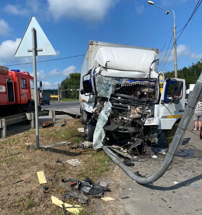Уснул за рулём: появились подробности столкновения двух большегрузов в Тверской области