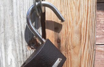 34-летний житель Тверской области обчистил дом пенсионерки