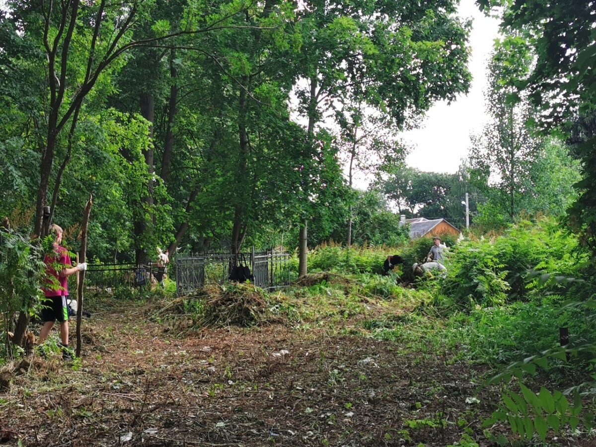 В Твери привели в порядок заброшенную могилу участницы Ржевской битвы