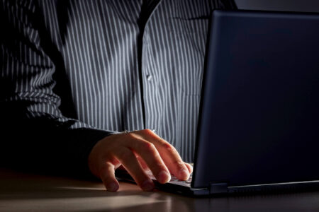 В Тверской области вынесли приговор мужчине, пристававшему к девочкам в интернете