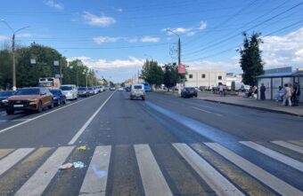 В Твери машина сбила мужчину, переходившего дорогу на красный свет В Твери машина сбила мужчину, переходившего дорогу на красный свет