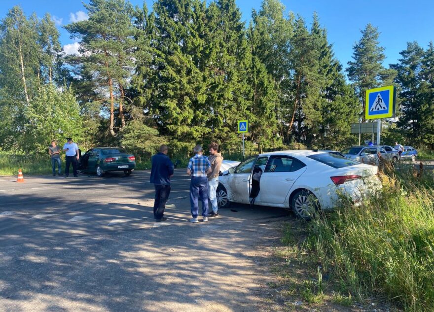 В аварии в Тверской области пострадала девушка, не уступившая дорогу В аварии в Тверской области пострадала девушка, не уступившая дорогу