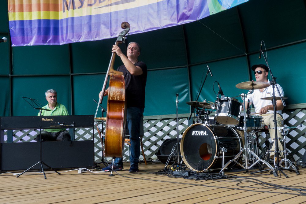 В Тверской области можно сфотографироваться в старинном экипаже и послушать Утёсова на патефоне