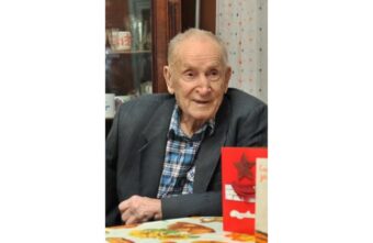 Участнику Сталинградской битвы Анатолию Добрынину исполнилось 100 лет