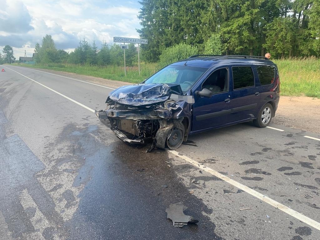 Водитель "Ларгуса" спровоцировал ДТП с пострадавшим в Тверской области