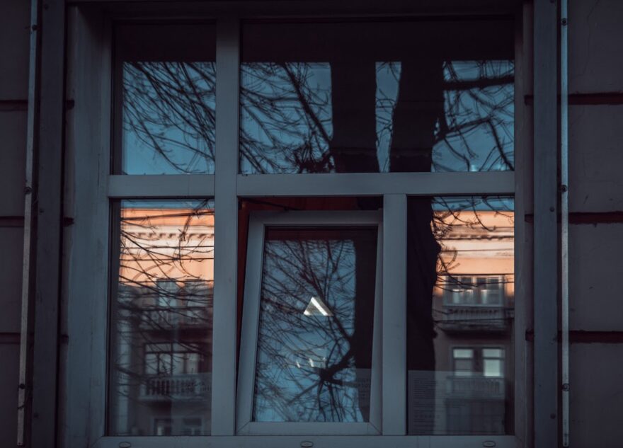 Жителей Тверской области могут оштрафовать за окна в квартире