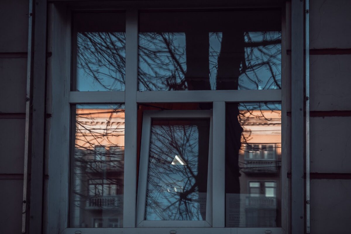 Жителей Тверской области могут оштрафовать за окна в квартире