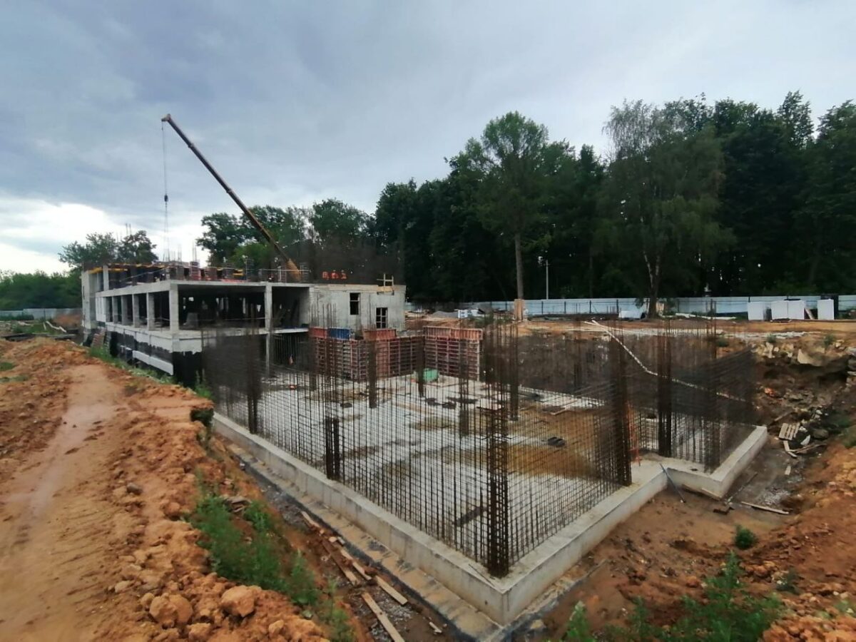 В Тверской области продолжается строительство больницы и двух детских поликлиник