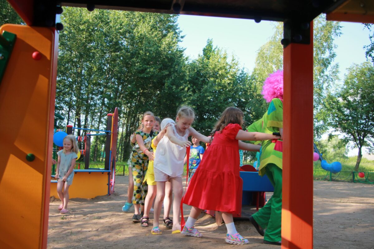 В Тверской области построили новую современную детскую площадку по поручению губернатора