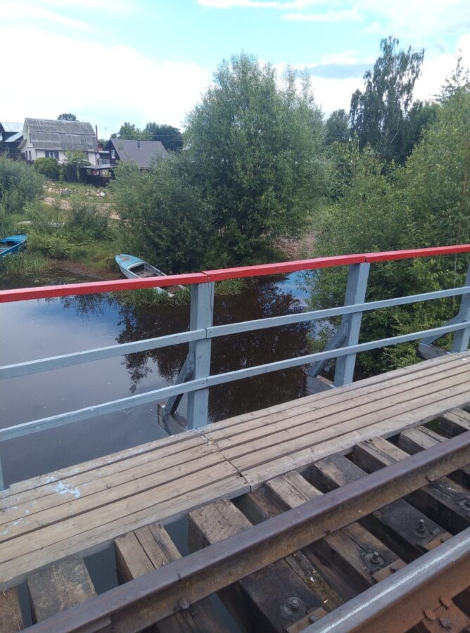 В Тверской области починили перила опасного моста, с которого прыгали дети 