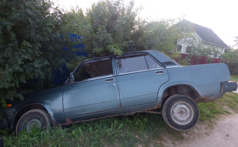 Машину, угнанную у жителя Тверской области, нашли в кювете