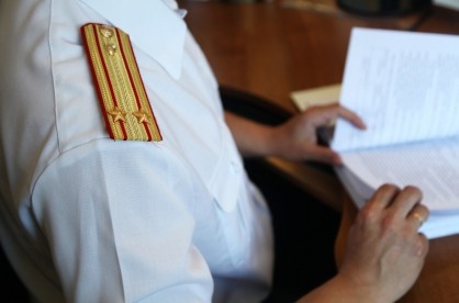 Житель Тверской области, по ошибке зарубивший не того друга, отправился в колонию Житель Тверской области, по ошибке зарубивший не того друга, отправился в колонию