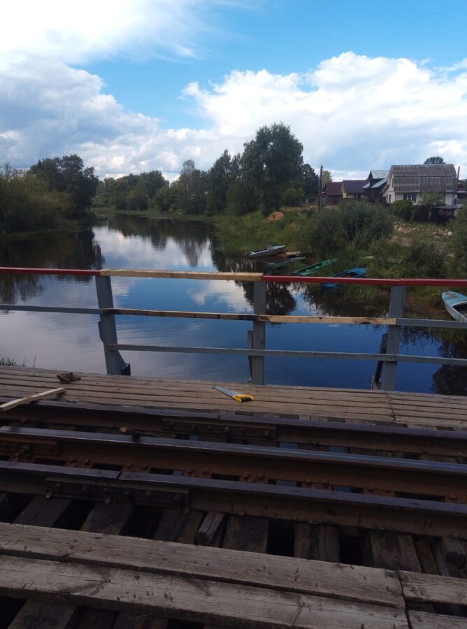 В Тверской области починили перила опасного моста, с которого прыгали дети