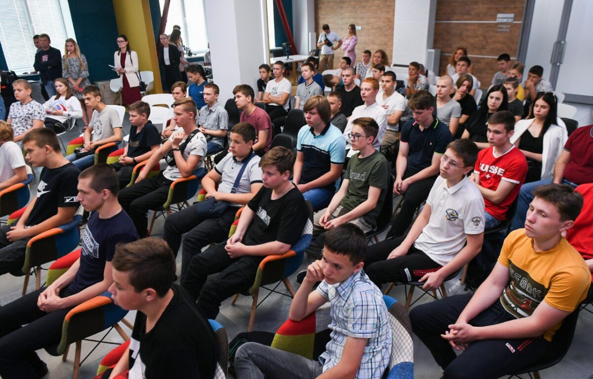 Игорь Руденя встретился с детьми из Донбасса, отдыхающими в Тверской области