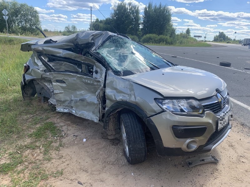 Мужчина пострадал в столкновении "Рено" и "Тойоты" в Тверской области