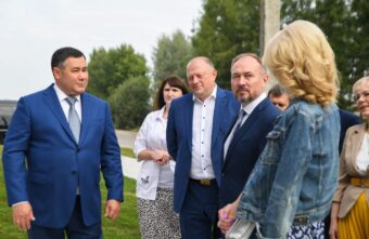 Игорь Руденя и Татьяна Голикова проверили строительство поликлиники в Тверской области