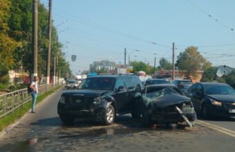 Неудачный манёвр привёл к ДТП в Твери