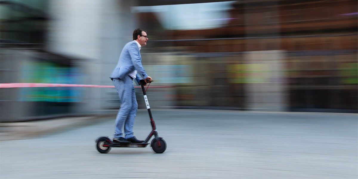 По одному: в России будут штрафовать нарушителей на электросамокатах