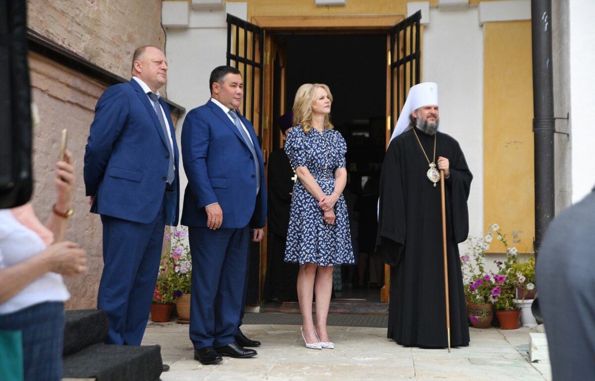 Игорь Руденя и Татьяна Голикова поздравили будущих первоклассников с праздником