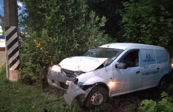 В Твери водитель вылетел в лобовое после выезда на встречку