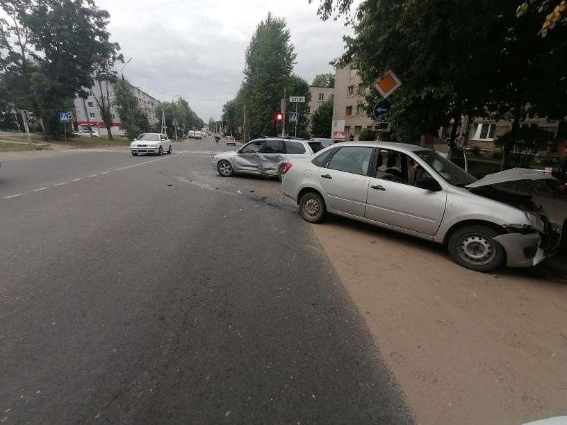 Выезд на "встречку" в Тверской области привёл к тройному ДТП