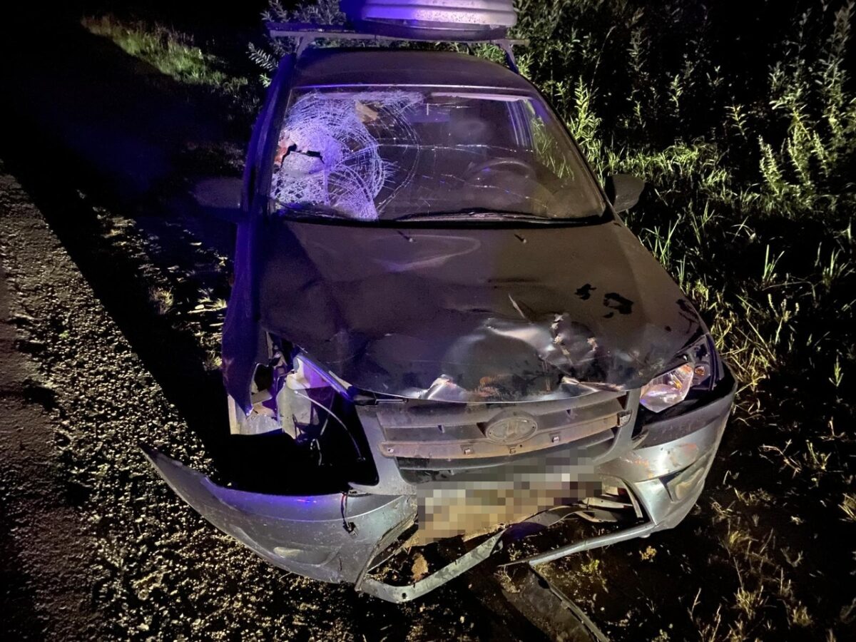 Появились фотографии с места ДТП в Тверской области, в котором погиб мотоциклист