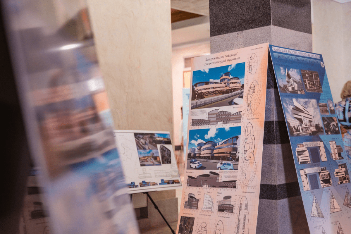 Лучшие специалисты строительной отрасли получили награды накануне профессионального праздника