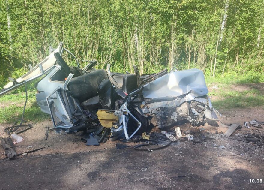 Пассажир легковушки погиб в жутком ДТП в Тверской области