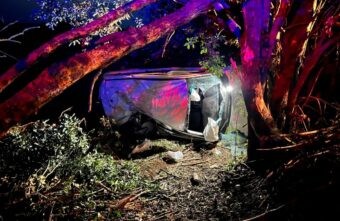 Водитель и пассажирка легковушки, слетевшей с дороги под Тверью, получили травмы