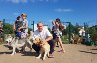 В Твери прошло открытие первой муниципальной площадки для выгула собак В Твери прошло открытие первой муниципальной площадки для выгула собак