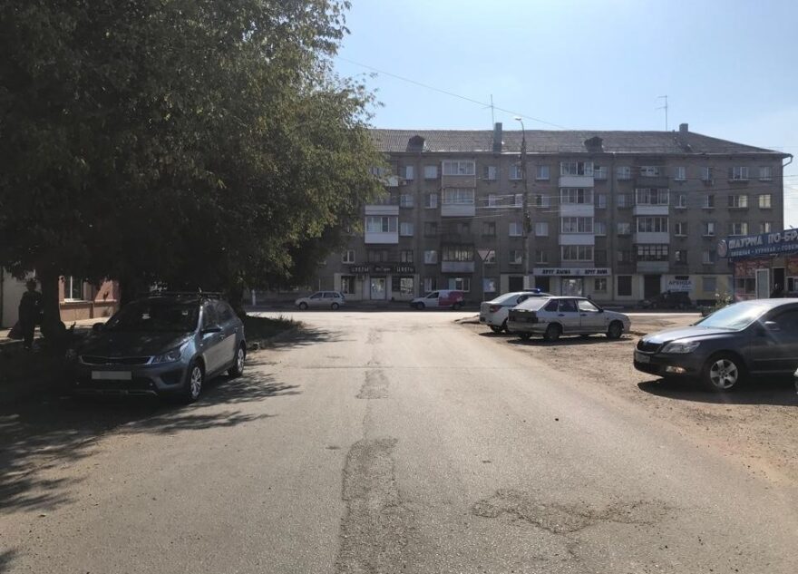 Переходящий дорогу пешеход попал под колёса иномарки в Твери Переходящий дорогу пешеход попал под колёса иномарки в Твери