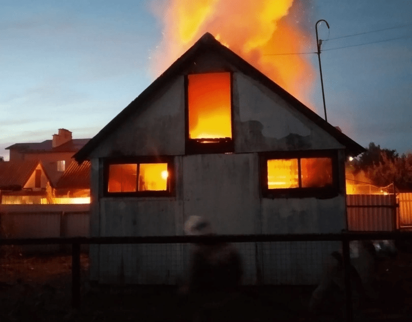 В Тверской области загорелось хозяйственное здание