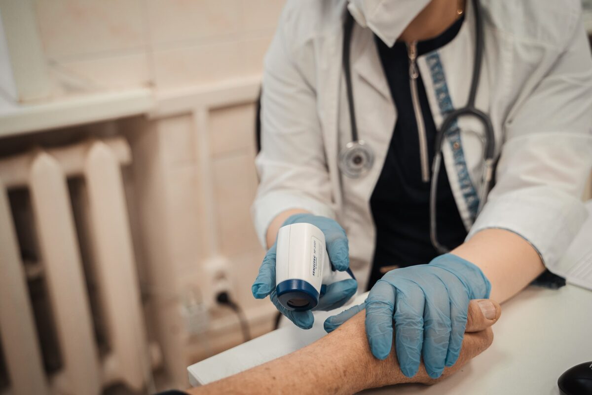 В больницах и поликлиниках Тверской области проводят углубленную диспансеризацию и профилактические осмотры