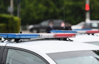 В Твери «Форд» врезался в столб