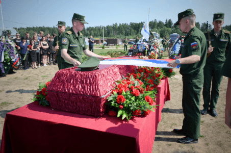 На малой родине в Тверской области простились с младшим сержантом, погибшим на Украине