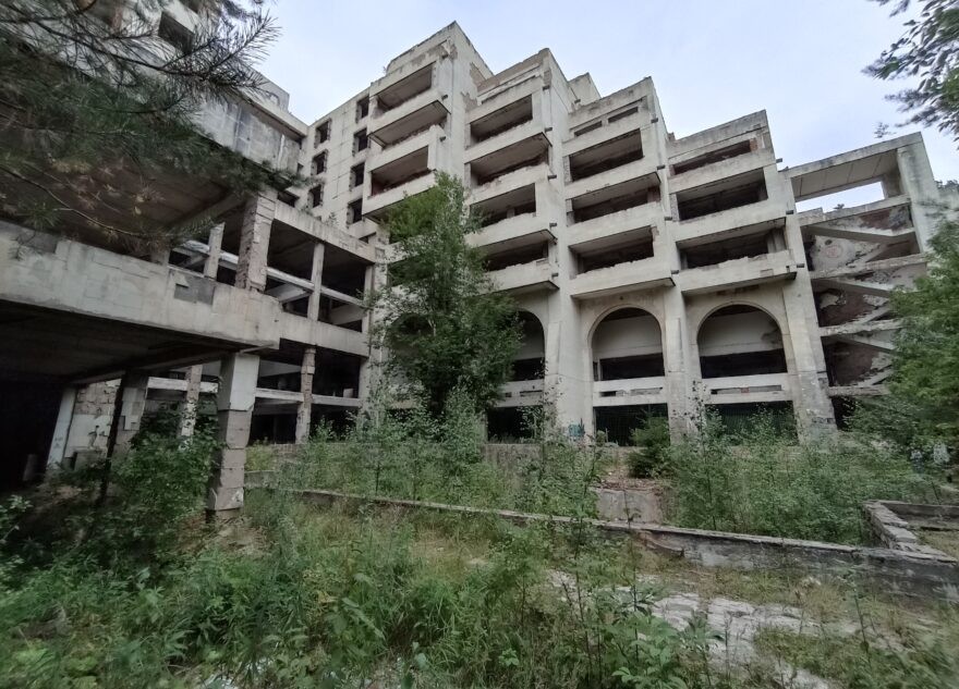 «Паулино»: мрачные тайны заброшенного санатория под Калязином «Паулино»: мрачные тайны заброшенного санатория под Калязином