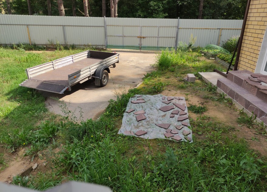 В поселке под Тверью таунхаусы залили землю нечистотами