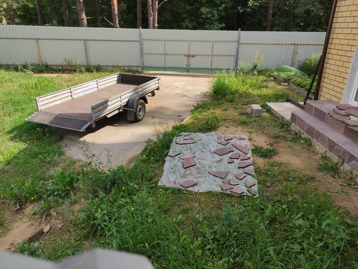 В поселке под Тверью таунхаусы залили землю нечистотами