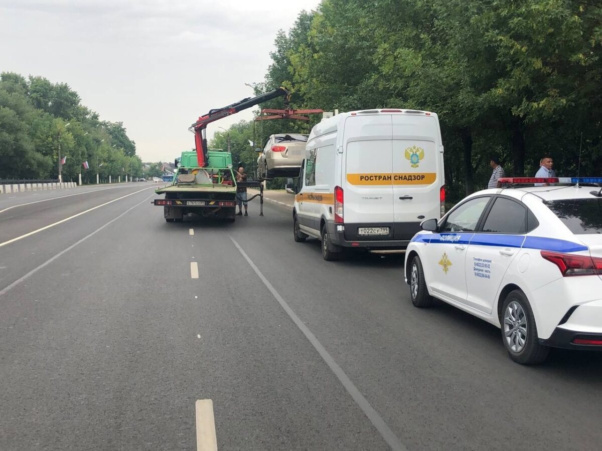 Водители такси в Твери работали без регистрации и нарушали правила перевозки