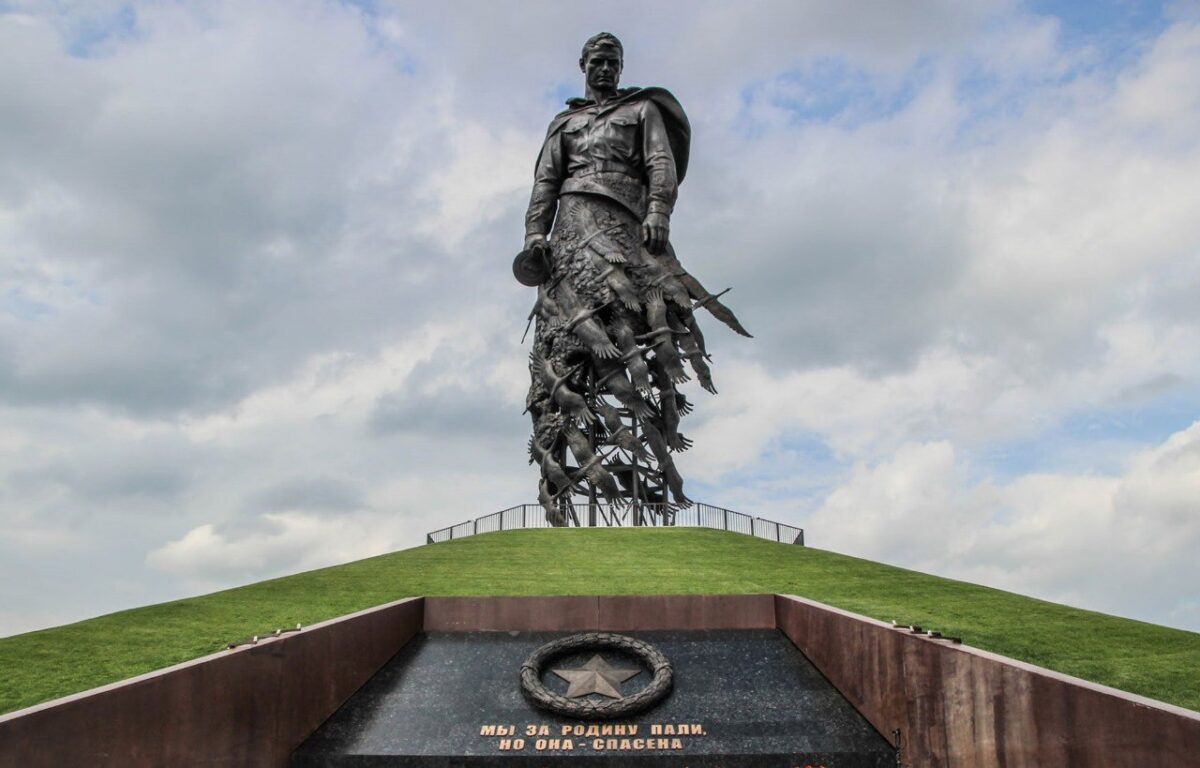 Память советскому солдату. Ржев мемориал советскому солдату. Мемориальный комплекс советскому солдату подо Ржевом. Мемориал советскому солдату в Тверской области. Памятник РЖЕВСКИЙ мемориал советскому солдату.