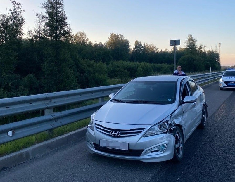 Водитель уснул за рулём и врезался в отбойник в Тверской области