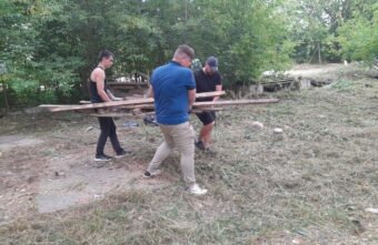 В Твери провели субботник у дома №55 по улице Можайского в «Южном» В Твери провели субботник у дома №55 по улице Можайского в «Южном»