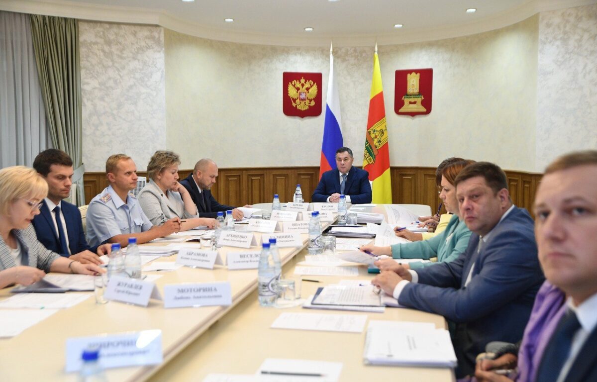 Больше 40 тысяч работников образовательных учреждений Тверской области получат выплаты к новому учебному году