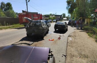 Два человека пострадали в столкновении четырёх автомобилей в Тверской области Два человека пострадали в столкновении четырёх автомобилей в Тверской области