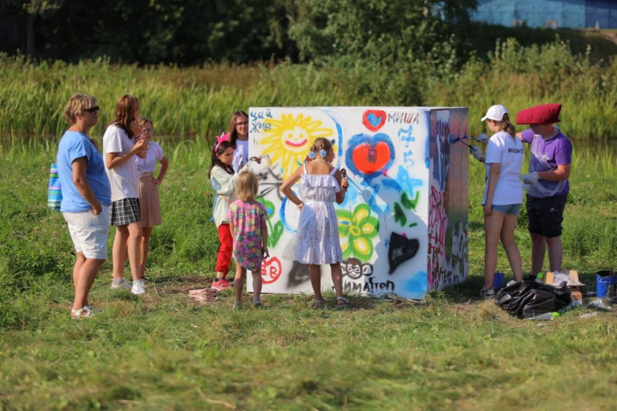 От арт-объектов до уличного кино: в Тверской области прошёл «ВолочёкФест»