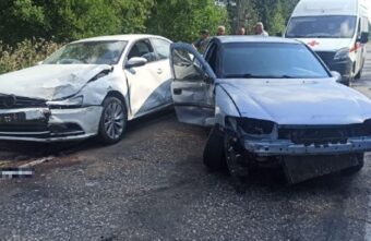 Две женщины пострадали в столкновении двух иномарок в Тверской области Две женщины пострадали в столкновении двух иномарок в Тверской области