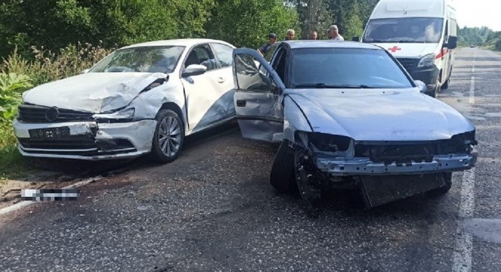 Две женщины пострадали в столкновении двух иномарок в Тверской области