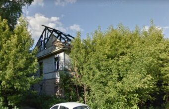 В Твери велели снести сгоревший жилой дом