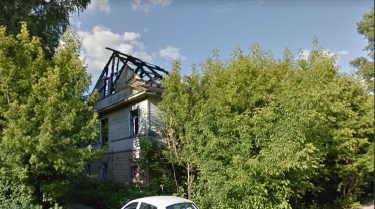 В Твери велели снести сгоревший жилой дом