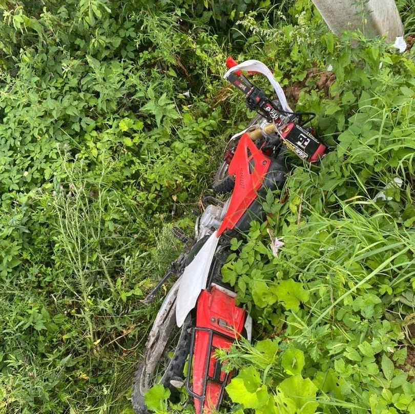 Мотоциклист скончался после столкновения со столбом в Тверской области